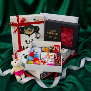 GH66 - Eid Salami Box + Love Parle, 15 Items.